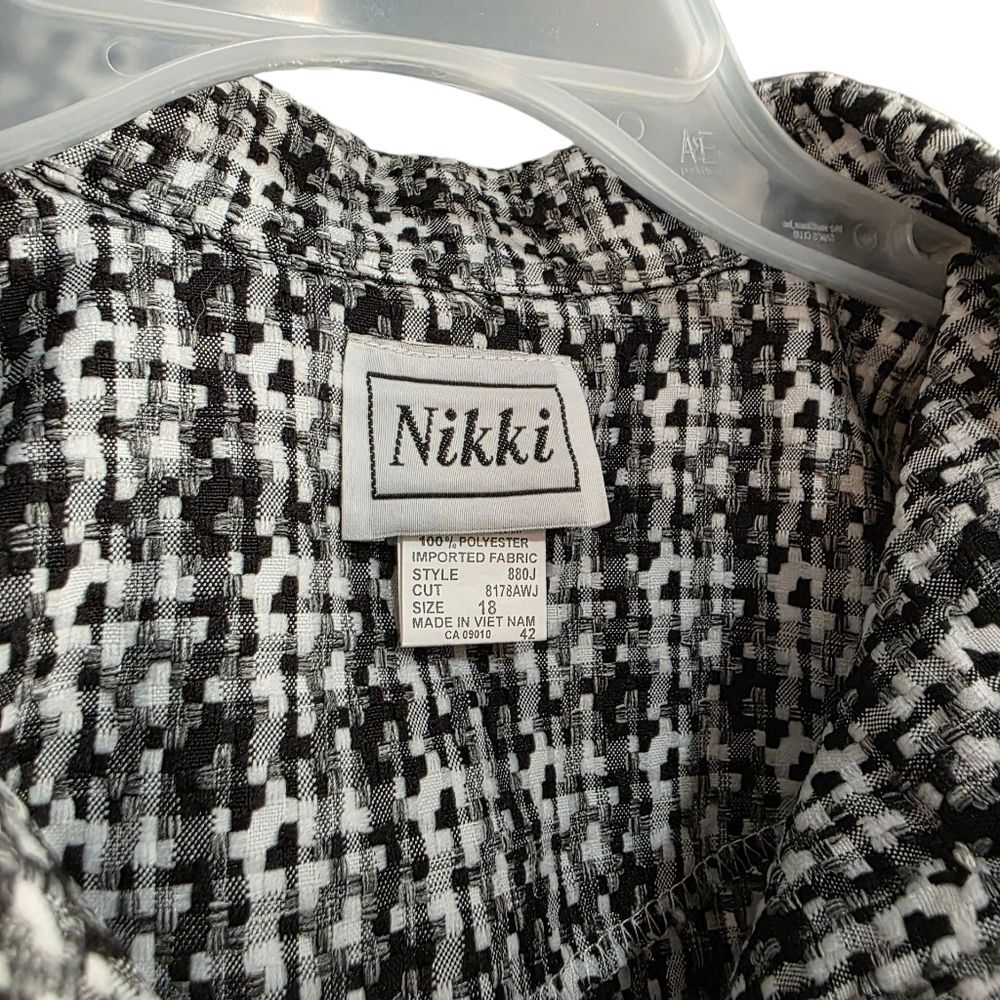 Nikki 3-Button Tweed Blazer 18 - Picture 2 of 3